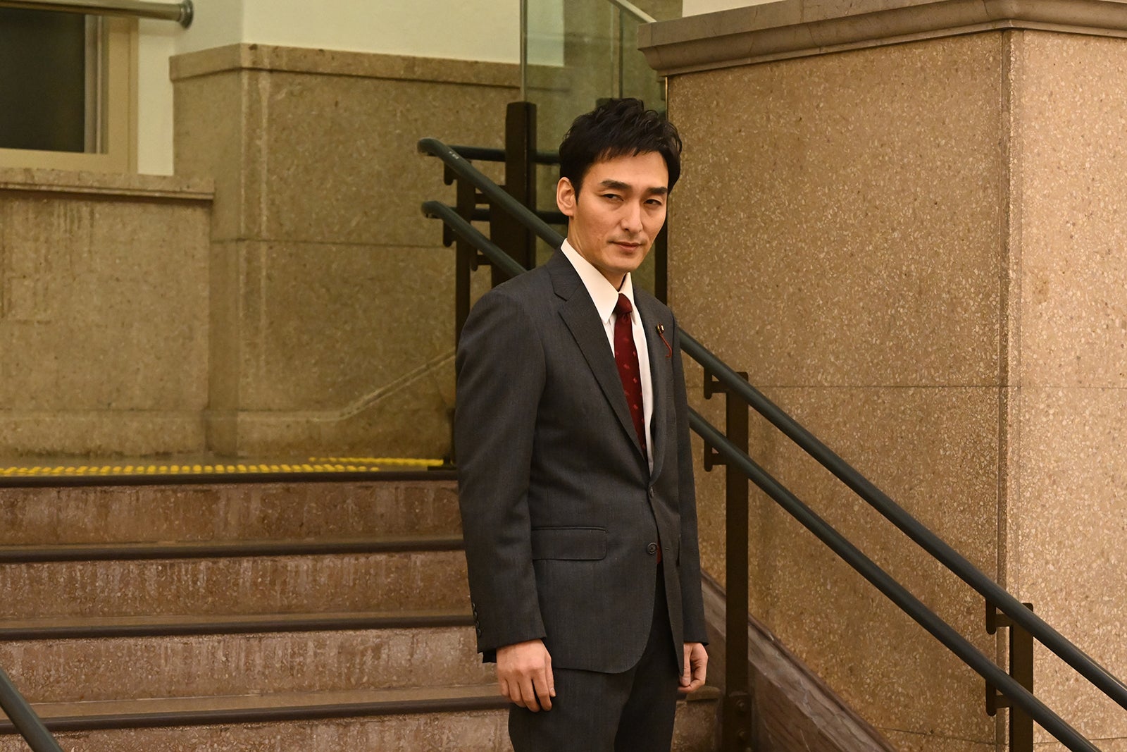 草なぎ剛「罠の戦争」第9話より（C）カンテレ