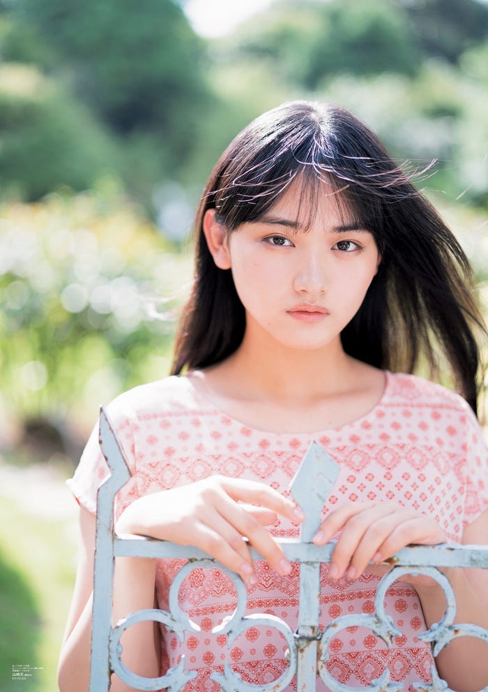 「B.L.T.2021年11月号」ローソンエンタテインメント購入特典両面ポスター(裏)【山崎天(櫻坂46)】