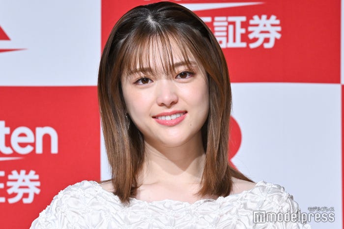 茶髪の松村沙友理(C)モデルプレス