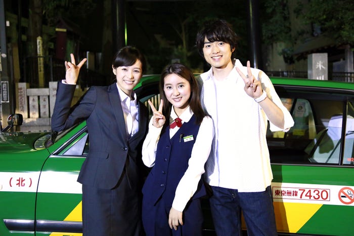 (左から)清野菜名、生田佳那、白洲迅