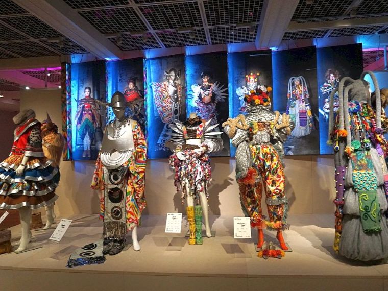 文化服装学院が「文化祭ファッションショー展」 在校生が手掛けたショー作品を展示