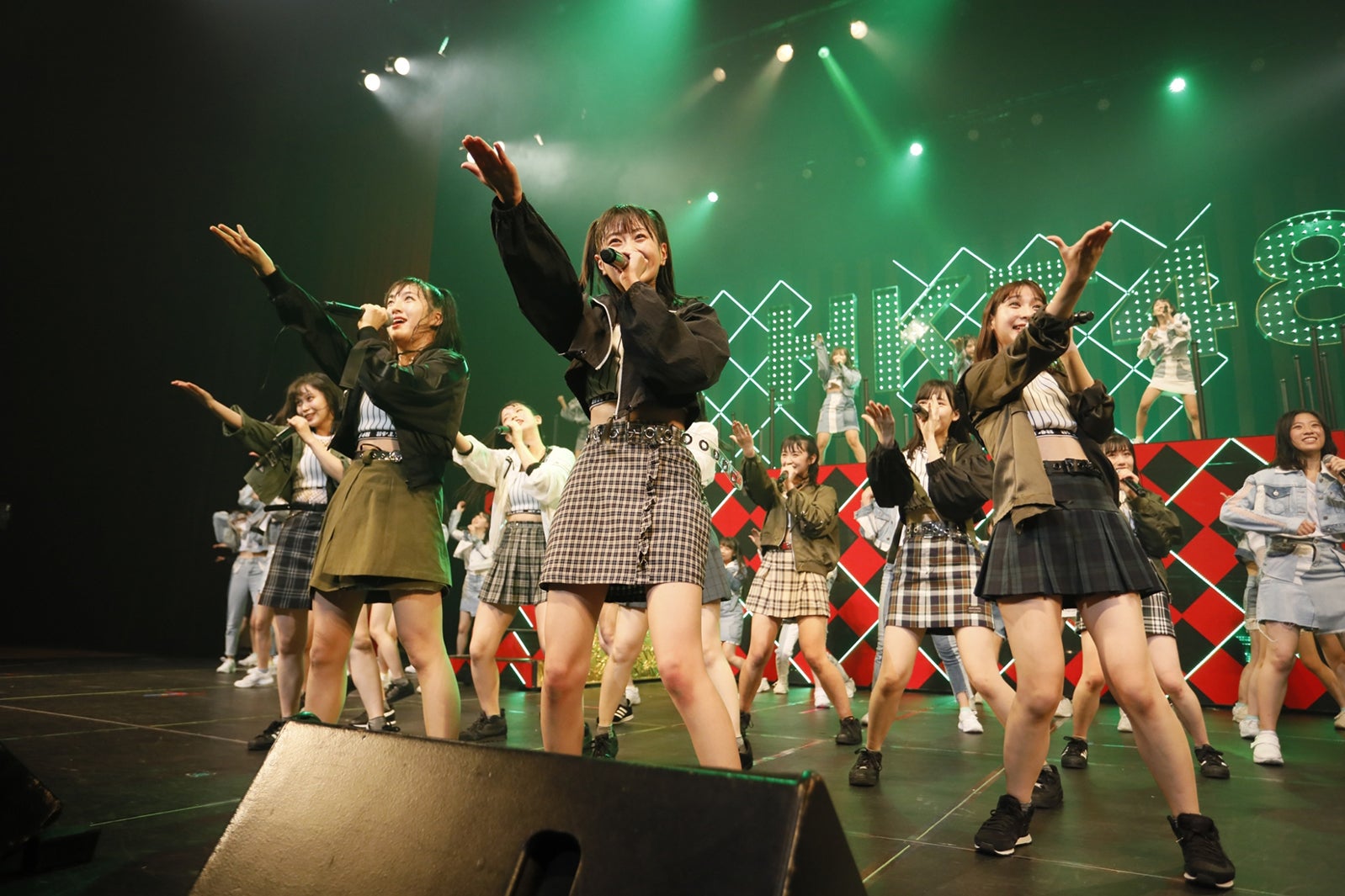 「HKT48九州7県ツアー ～あの支配人からの、卒業。～」夜公演の様子（C）AKS