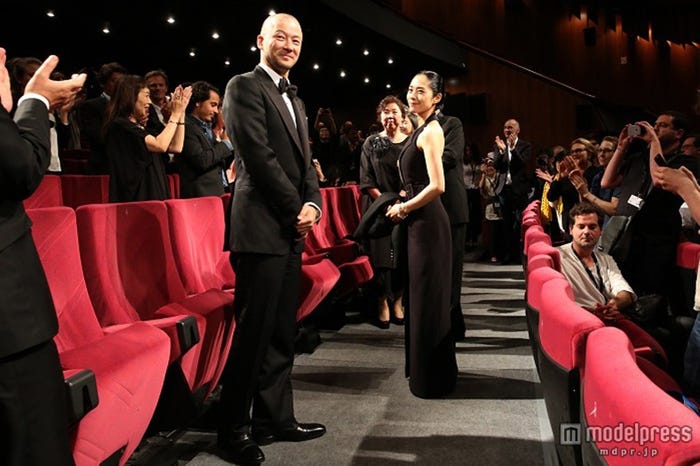 浅野忠信、深津絵里/(C)Kazuko Wakayama