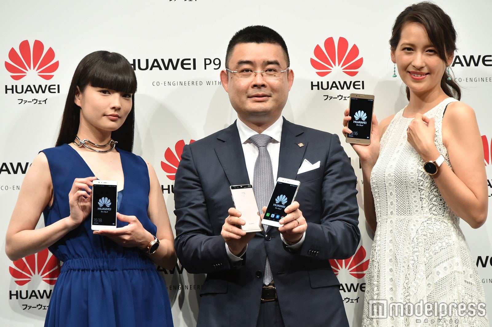 秋元梢（左）、青木裕子（右）／（C）モデルプレス