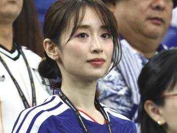 「破壊力えぐ！」夫はサッカー日本代表 女優・泉里香の近影が反響 透明感抜群「白Tなのにオシャレ！」「美しいです…」