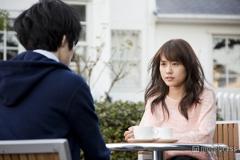 有村架純／新CM「ペンキ塗り」篇メイキングより