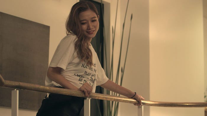 スタジオで話題になった愛華が誘うシーン「TERRACE HOUSE TOKYO 2019-2020」16th WEEK(C)フジテレビ/イースト・エンタテインメント