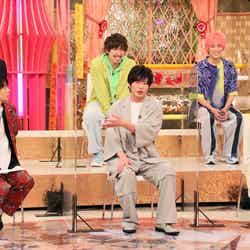 （前列左から）岸優太、田中圭、波瑠（後列左から）吉田敬、りんたろー。、兼近大樹（C）フジテレビ