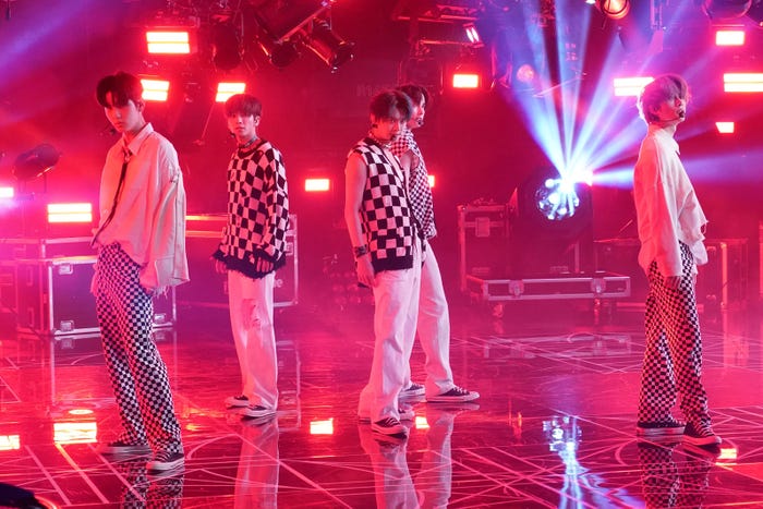 TOMORROW X TOGETHER(C)日本テレビ