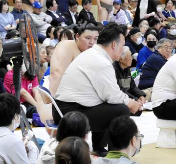 元横綱稀勢の里 弟子の大の里について言及「なんとか復活できるように」大洗町で部屋初の合宿、師弟で公開稽古参加【大相撲】