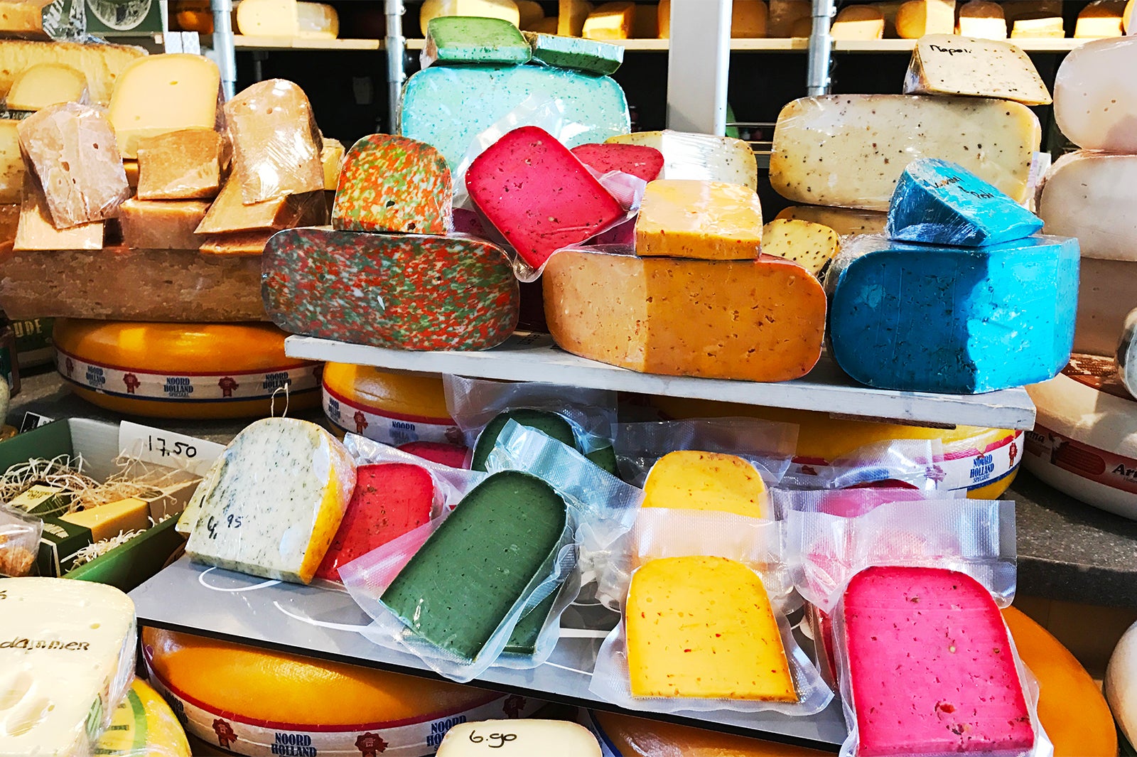 マルクトハル／チーズもとってもカラフル（提供写真）