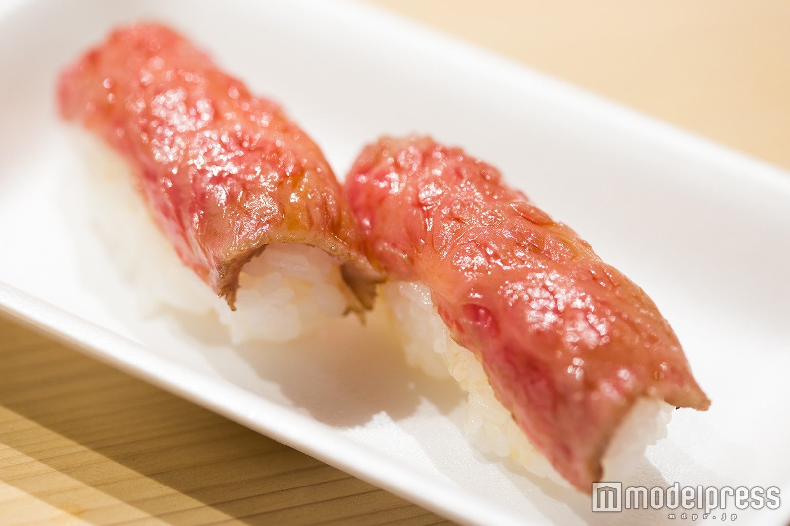 横丁君家の「松坂牛にぎり」（C）モデルプレス