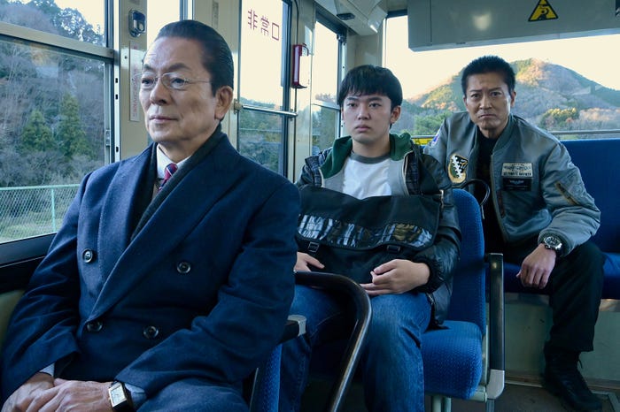 (左から)水谷豊、田中奏生、寺脇康文 (C)テレビ朝日