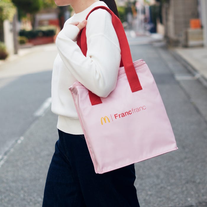 ビッグな保温・保冷バッグ「マクドナルドの福袋(R)2026」(提供写真)