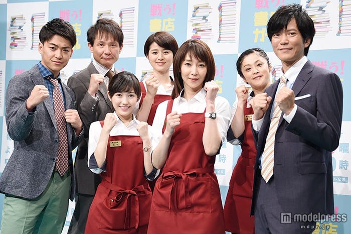 (左から)大東駿介、木下ほうか、渡辺麻友、鈴木ちなみ、稲森いずみ、濱田マリ、田辺誠一/ドラマ記者会見より