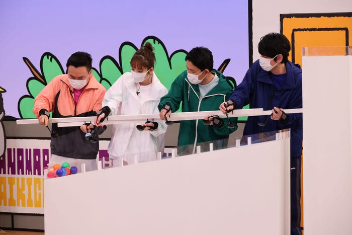 (左から)山内健司、佐々木希、ノブ、博多大吉(C)カンテレ