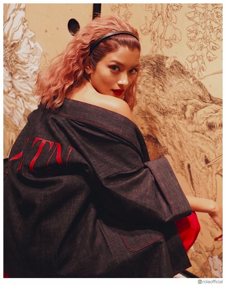 ローラ、オールバックの肩出しショットに「色っぽい」「最高にクール」と絶賛の声