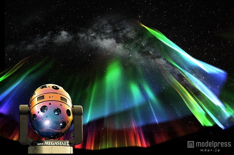 「渋谷ヒカリエ」に満点の星空空間が “銀河系スイーツ”も登場