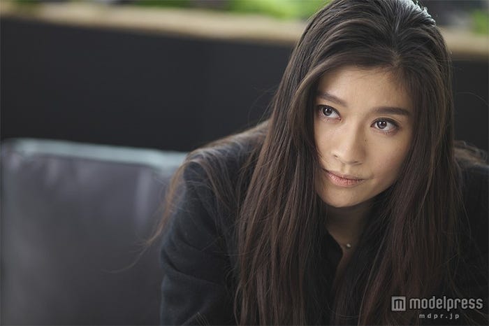 篠原涼子(C)2015 関西テレビ放送/フジテレビジョン/ジャパン・ミュージックエンターテインメント/東宝/共同テレビジョン