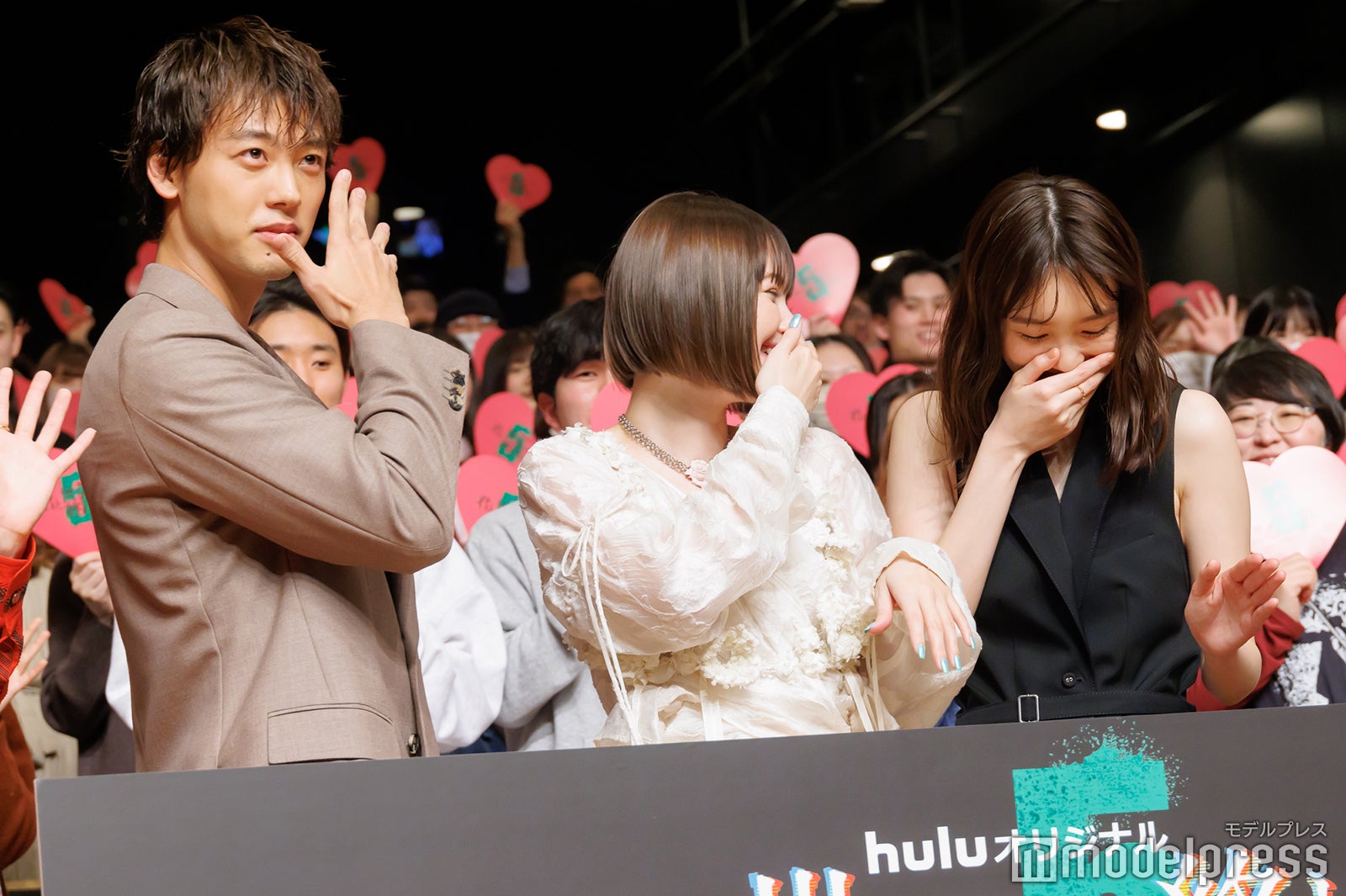 竹内涼真、玉城ティナ、飯豊まりえ（C）モデルプレス