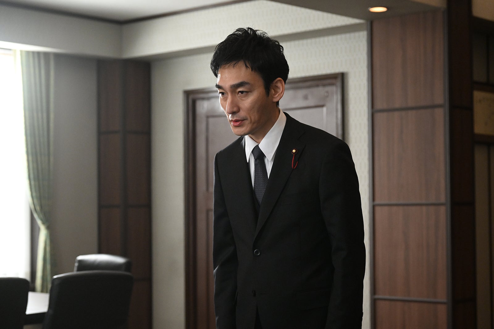 草なぎ剛「罠の戦争」第9話より（C）カンテレ