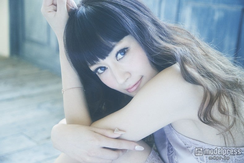 「会いたいと願う feat. KOJIMA」を歌うLil’B・MIE