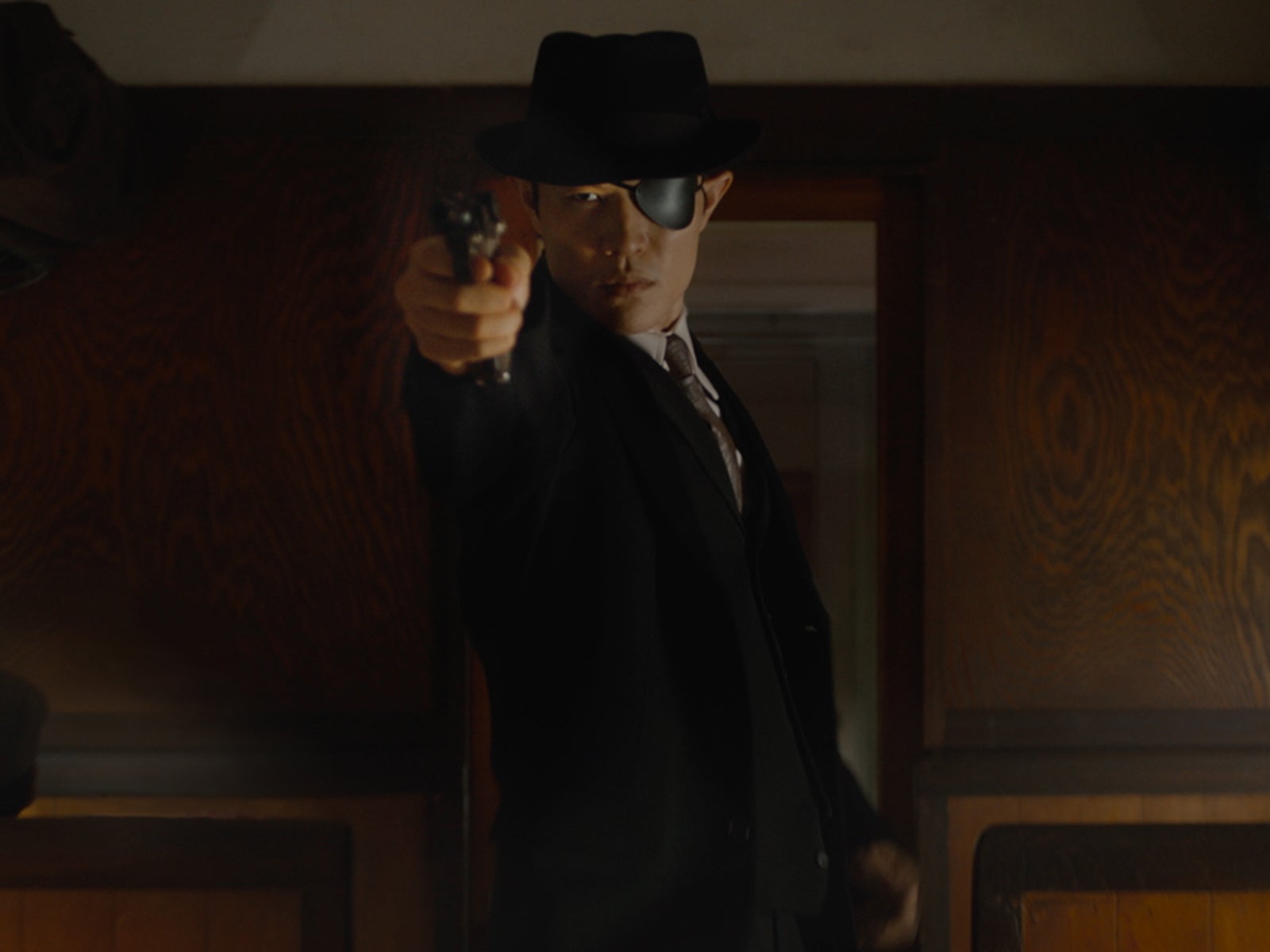 鈴木亮平、綾瀬はるか主演「リボルバー・リリー」に出演していた