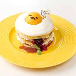 よくばり!フルーツいっぱいぐで目玉焼きパンケーキ【池袋店限定】1,290円(税込)(C)2013,2016 SANRIO CO.,LTD.APPROVAL NO.S573244