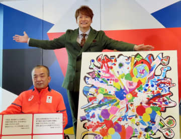 香取慎吾 パラ選手にアート贈呈 特別支援学校生徒の絵をもとに自らがデザイン「応援の花火で輝きを増して」