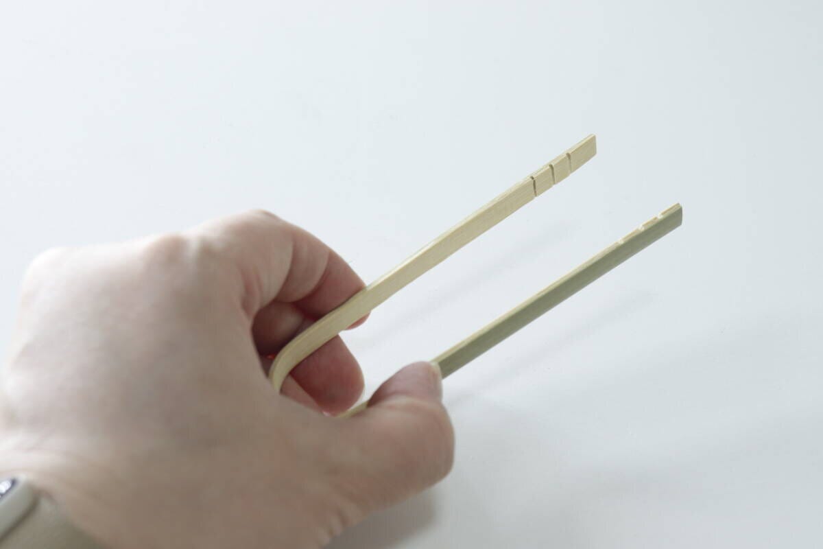 セリア お掃除用ミニトング セリアのお掃除用ミニトングの使用例