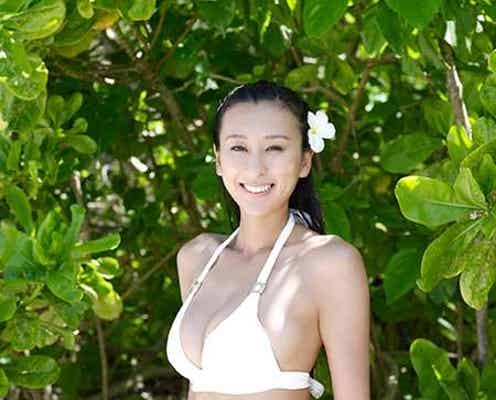 浅田舞、美ボディ解禁 健康的な小麦肌で魅了