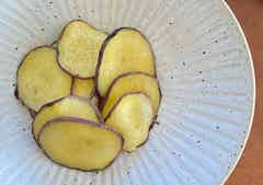 ノンオイルのヘルシーおやつ オーブンで簡単に作れる さつまいもチップス モデルプレス ノンオイルのヘルシーおやつ オーブンで簡単に作れる さつまいもチップス モデルプレス