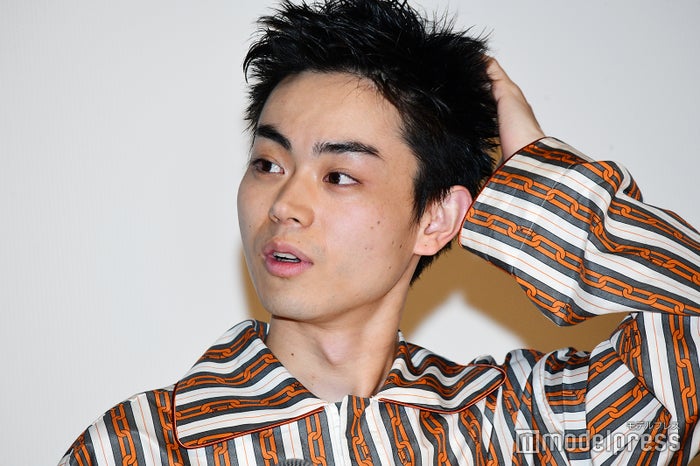 菅田将暉 鋭い細眉姿に驚きの声 かっこいい 似合っててさすが 東京ドラマアウォード19 モデルプレス 菅田将暉 鋭い細眉姿に驚きの声 かっこいい 似合っててさすが 東京ドラマアウォード19 モデルプレス