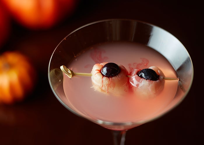 目玉入りカクテル　1,600円／画像提供：グランド ハイアット 東京