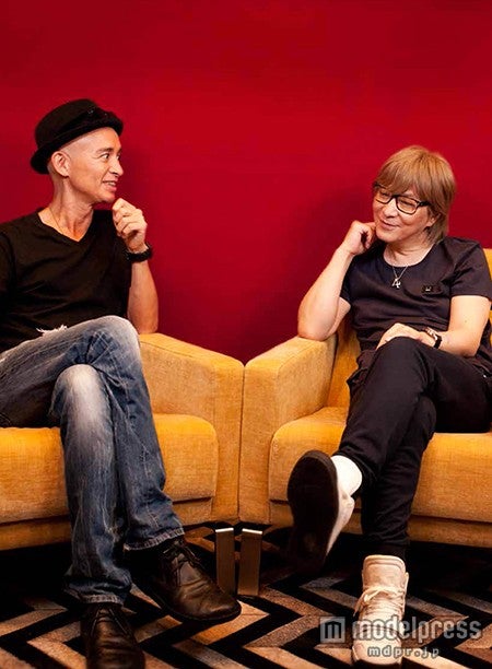 小室哲哉×マーク・パンサー／メモリアルブック「globe 20TH ANNIVERSARY SPECIAL ISSUE 小室哲哉ぴあ globe編」より／撮影：富井昌弘（画像提供：ぴあ）