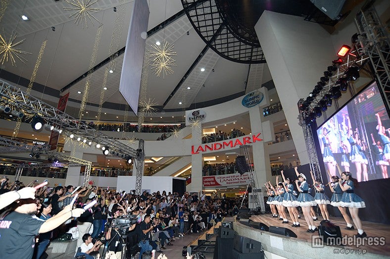 上層階まで観客がびっしり