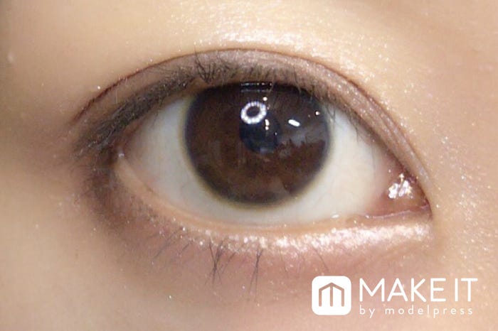 【セザンヌ】「トーンアップアイシャドウ」“04”使用 (C)メイクイット