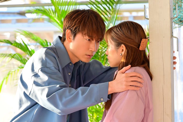 綾野剛、石原さとみ 「恋はDeepに」第4話より(C)日本テレビ