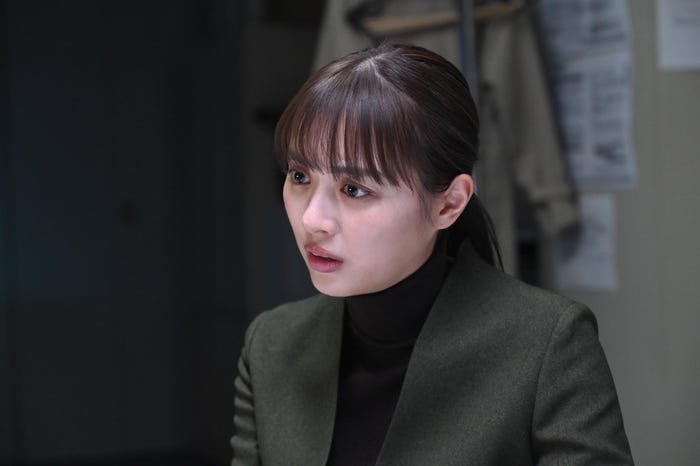 内田理央「ダブルチート 偽りの警官 Season1」第5話より(C)テレビ東京 WOWOW