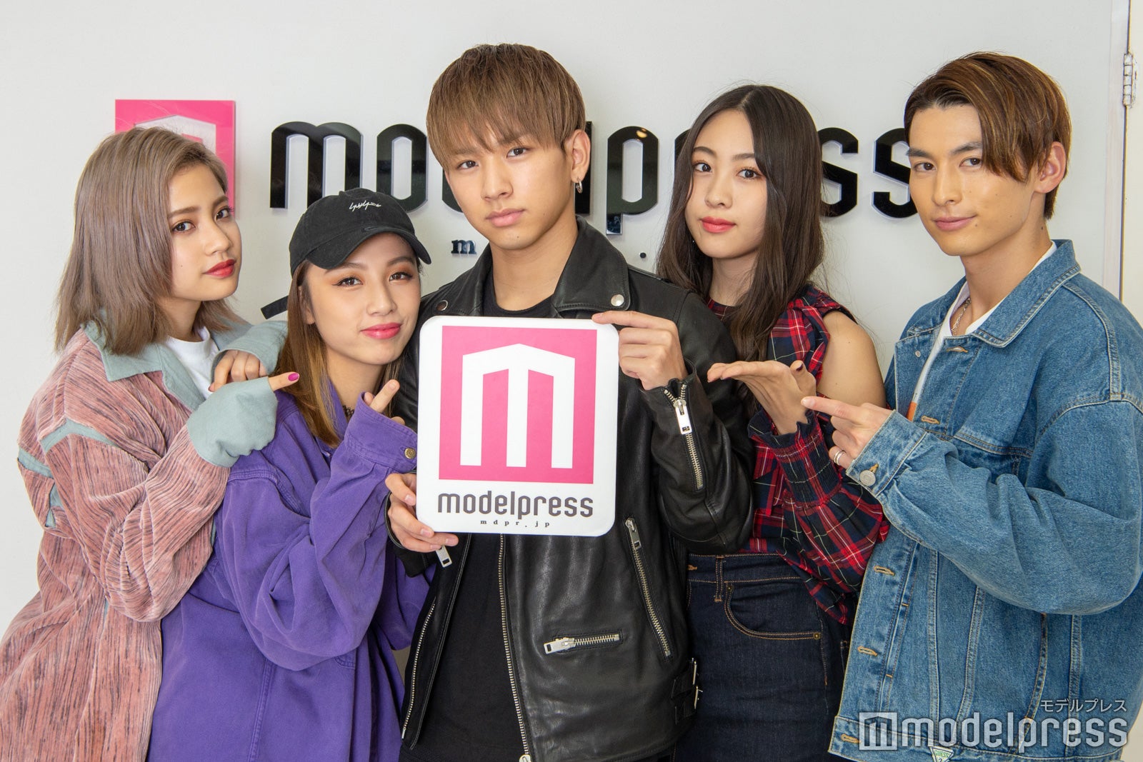 lol（左から）hibiki、honoka、友祐、moca、直人（C）モデルプレス