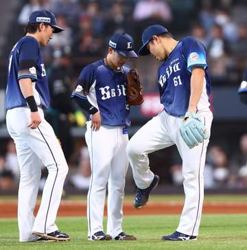 西武・平良 痛烈ライナー直撃のアクシデント 一度はベンチに下がるも三者凡退投球