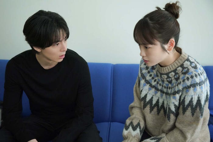 高杉真宙、川栄李奈「となりのナースエイド」第5話より(C)日本テレビ