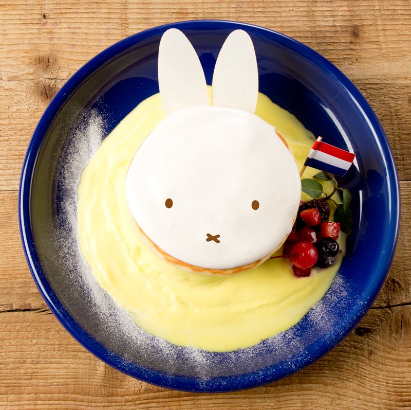 ミッフィーのパンケーキ1,490円（税抜）／画像提供：クリエイト・レストランツ