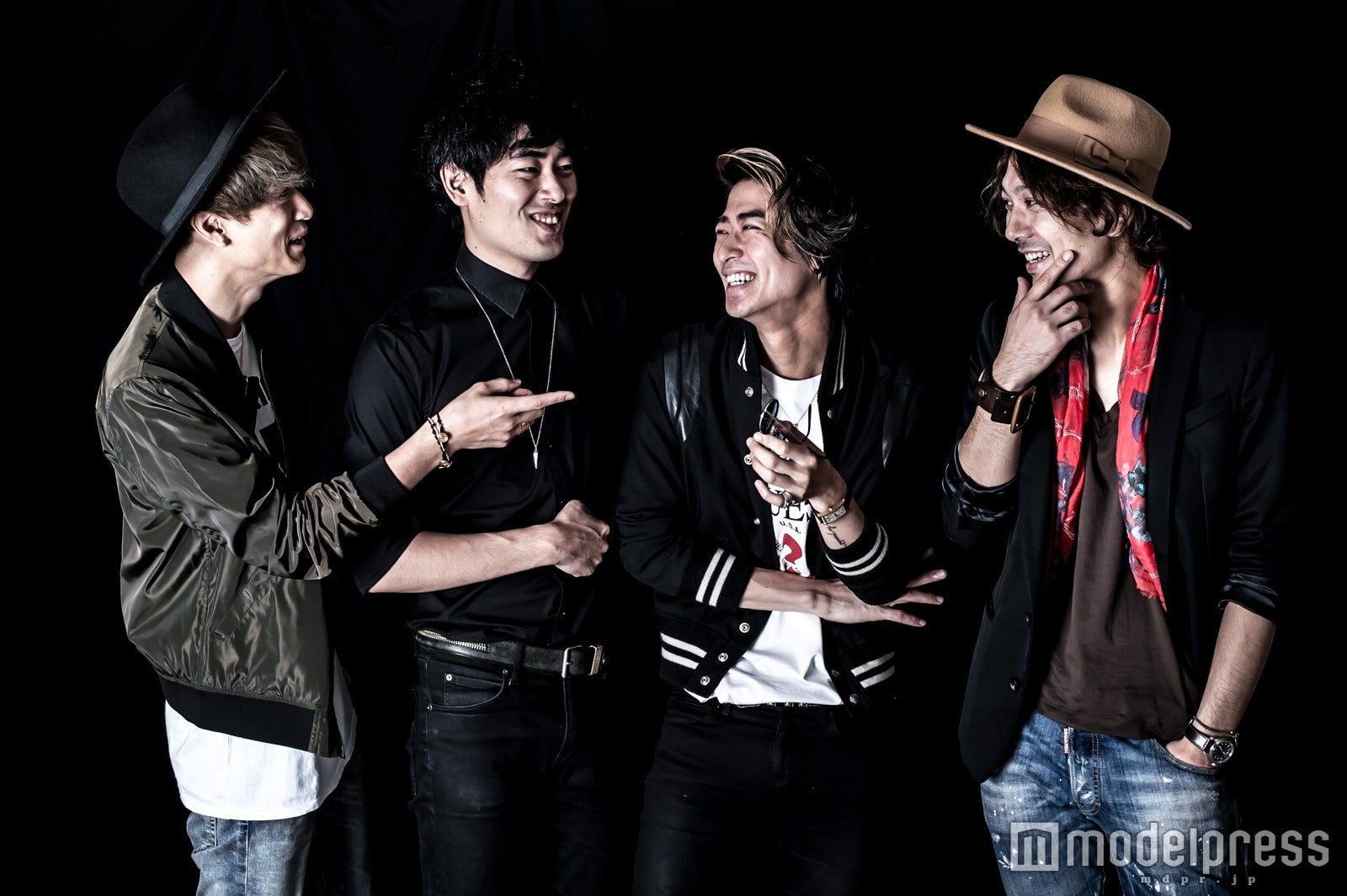 （左から）謙二、秋気、悠、兆志（C）モデルプレス