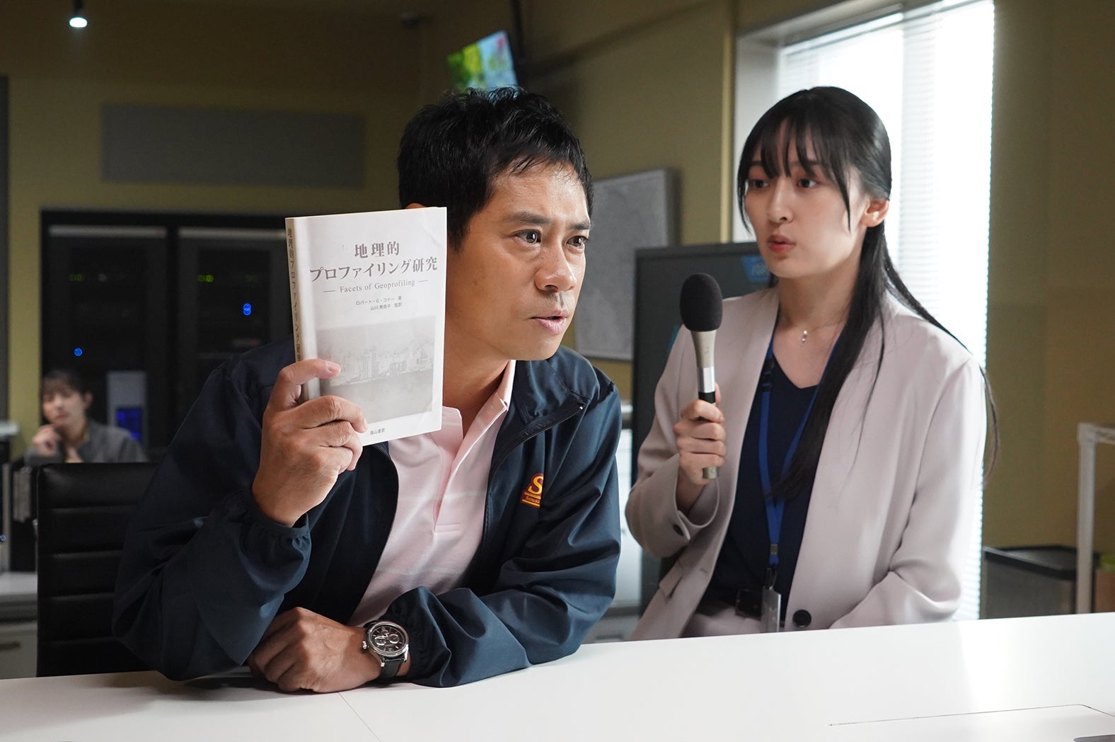 伊藤淳史、水嶋凜「大追跡～警視庁SSBC強行犯係～」第4話（C）テレビ朝日・東映