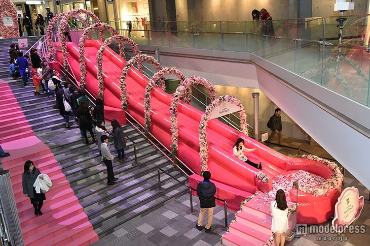 画像2 8 綾瀬はるか出演cmで話題 香りトンネル が表参道ヒルズに出現 モデルプレス