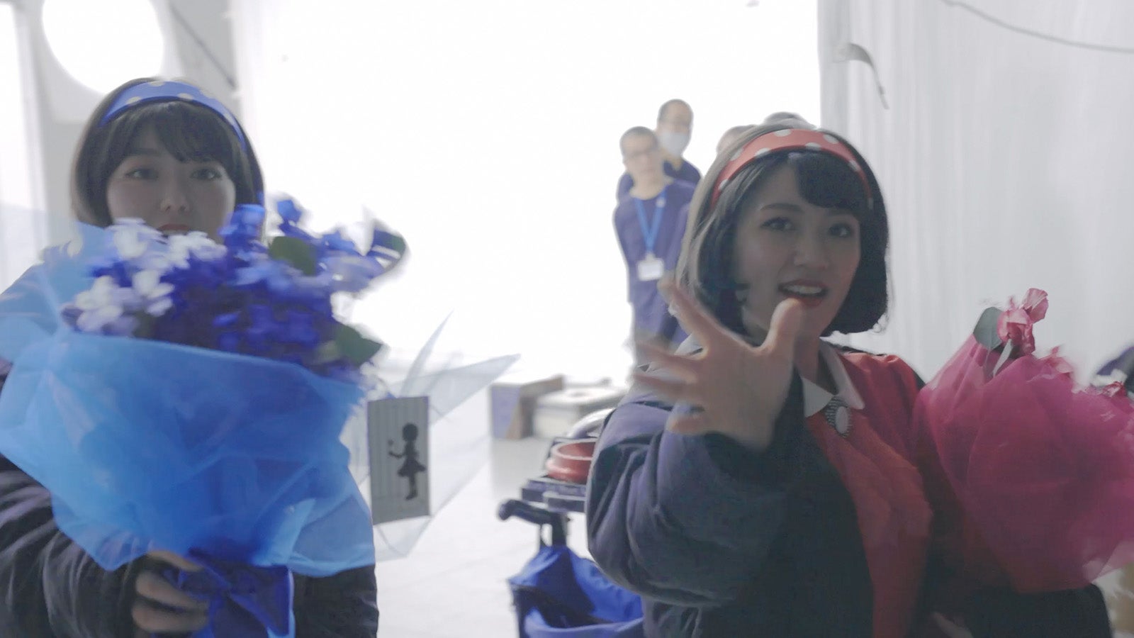 峯岸みなみ、高橋みなみ／メイキング映像より（提供写真）