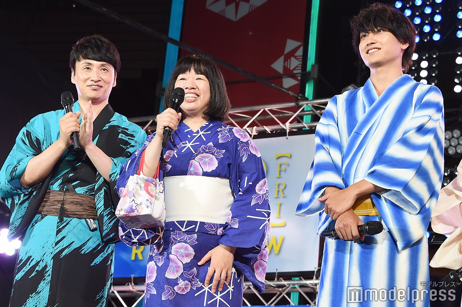 （左から）児嶋一哉、伊藤修子、金子大地 （C）モデルプレス