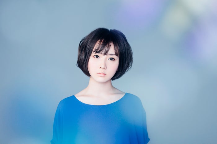 注目の人物 抜擢続く 謎のシンガー 暁月凛の 鳥肌立つ歌声 が話題 ベールに包まれた素顔が気になる モデルプレス 注目の人物 抜擢続く 謎のシンガー 暁月凛の 鳥肌立つ歌声 が話題 ベールに包まれた素顔が気になる モデルプレス