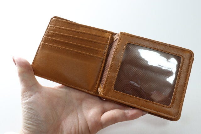 2つ折財布（レザー調）　収納力